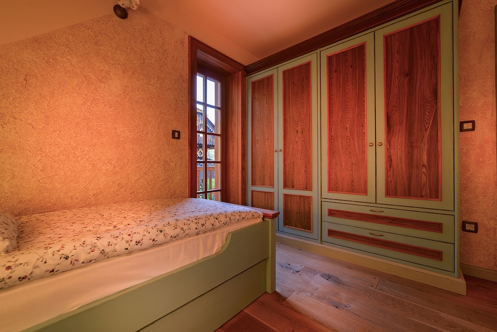 Villa (Villa Les with hot tub) photo 2
