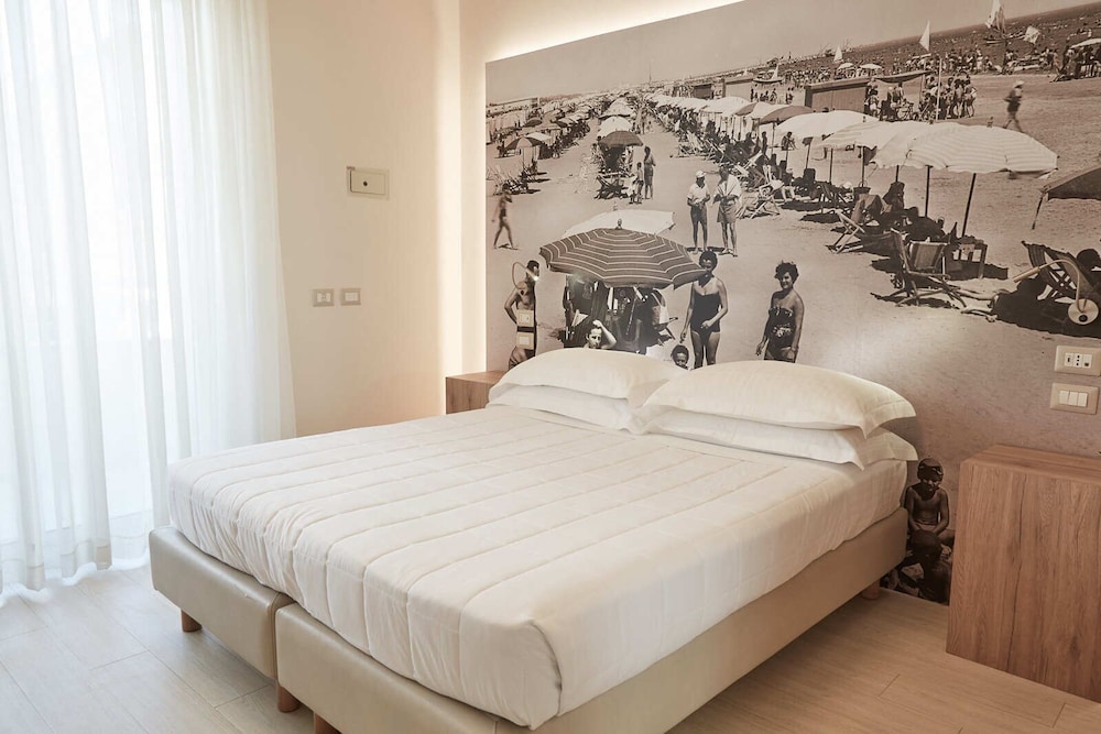 Double Room, Balcony, City View photo 3