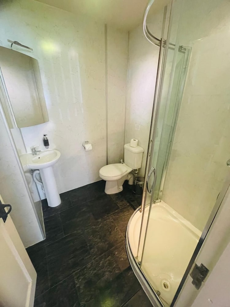 Double Room, Ensuite - Photo 15
