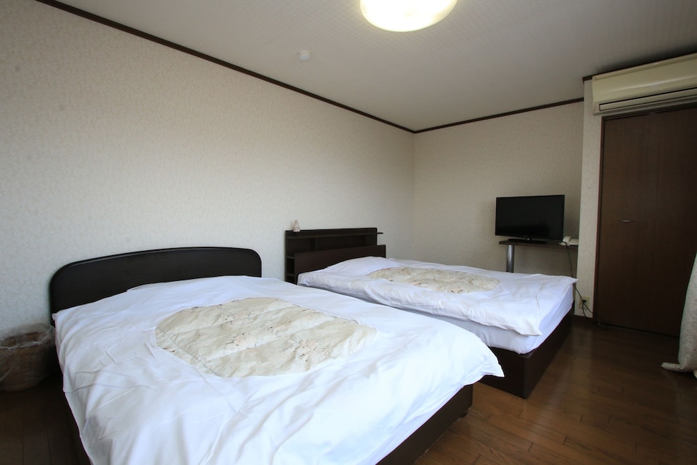 Japanese Style Room, Shared Bathroom photo 3