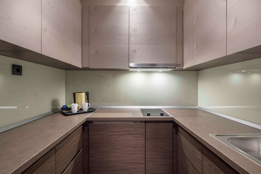 Suite, 1 Bedroom, Kitchen - Photo 3