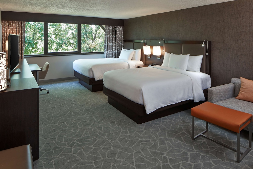 Room, 2 Queen Beds, Accessible, Bathtub (Mobility & Hearing) - Photo 2