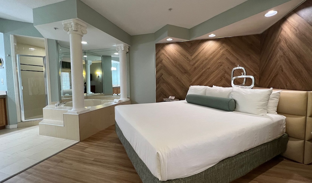 Deluxe Suite, 1 Bedroom, Kitchen (1 Sleeper Sofa) - Photo 1