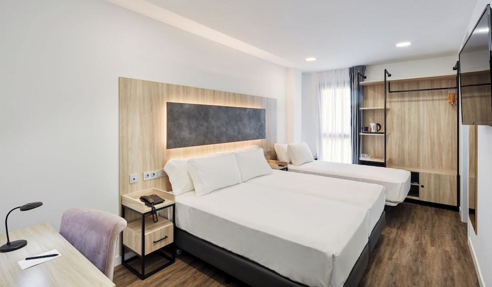 Classic Triple Room - Photo 1