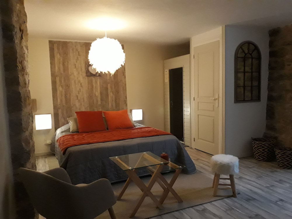 Premium suite, semi troglodyte photo 1