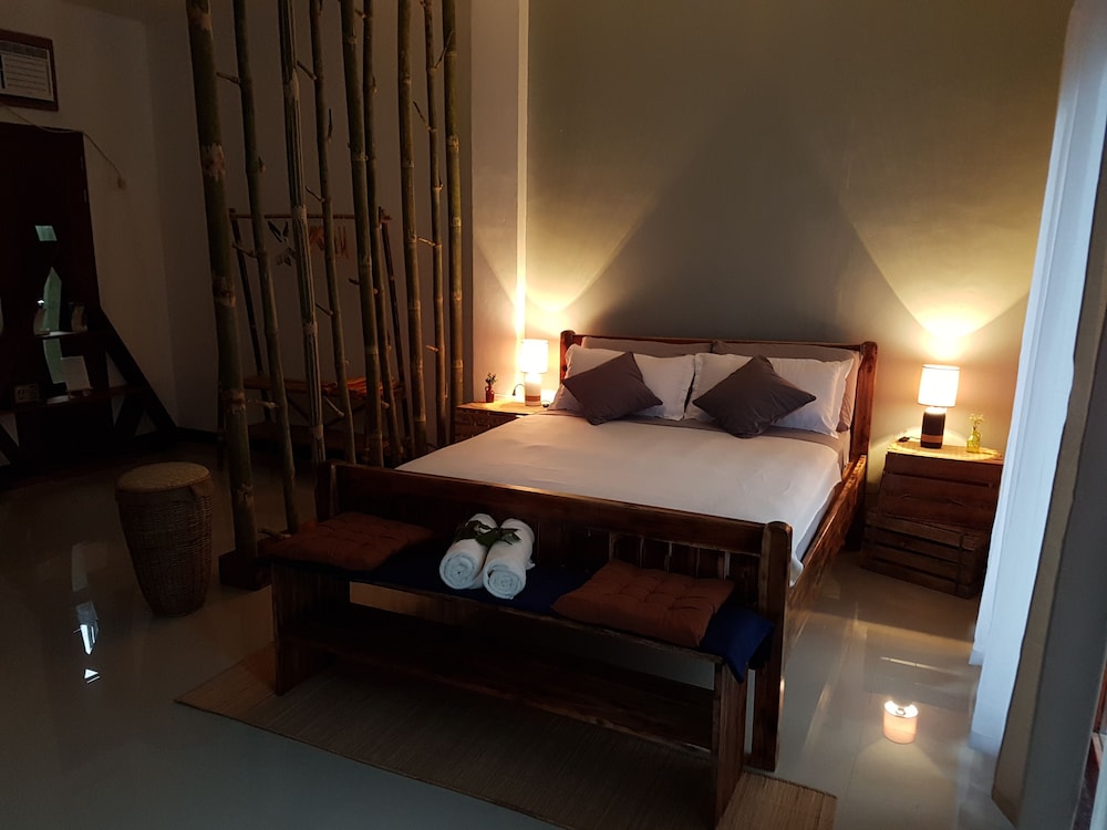 Deluxe Room - Photo 5