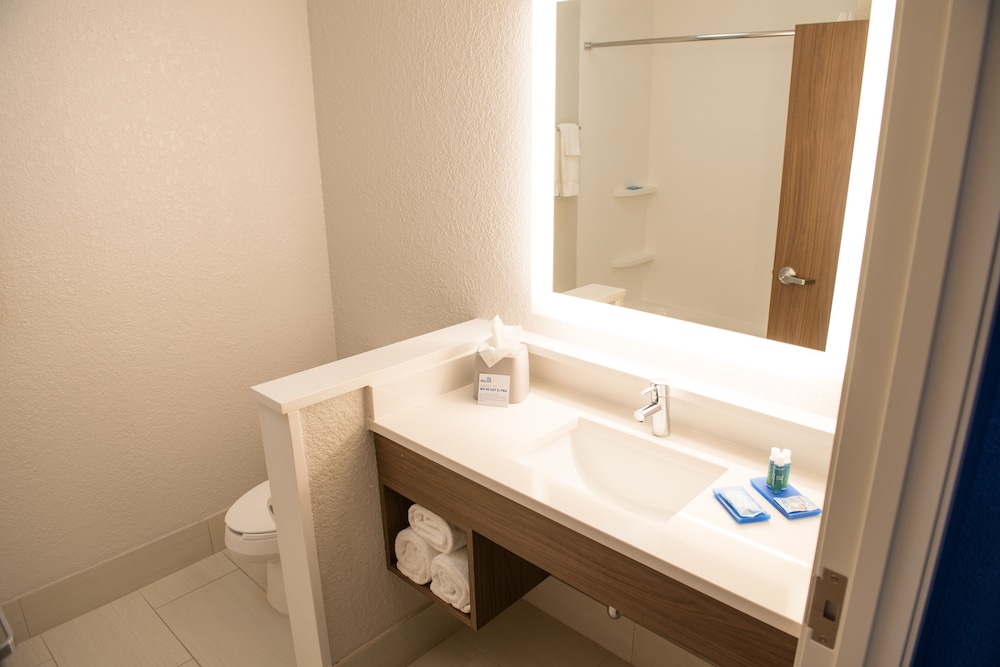 Suite, 2 Queen Beds, Accessible (Mobility, Accessible Tub) - Photo 2