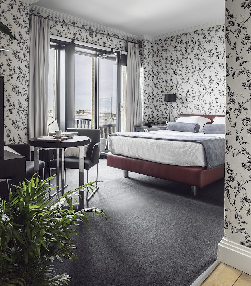 Standard Double Room Single Use, Garden View