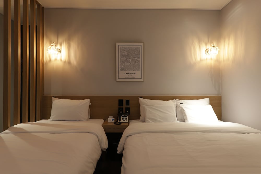 Twin Room - Photo 4