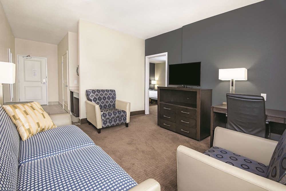 Room, 1 King Bed, Accessible, Smoking (Mob,Hear,Tub w/Grab Bars,Countryside)