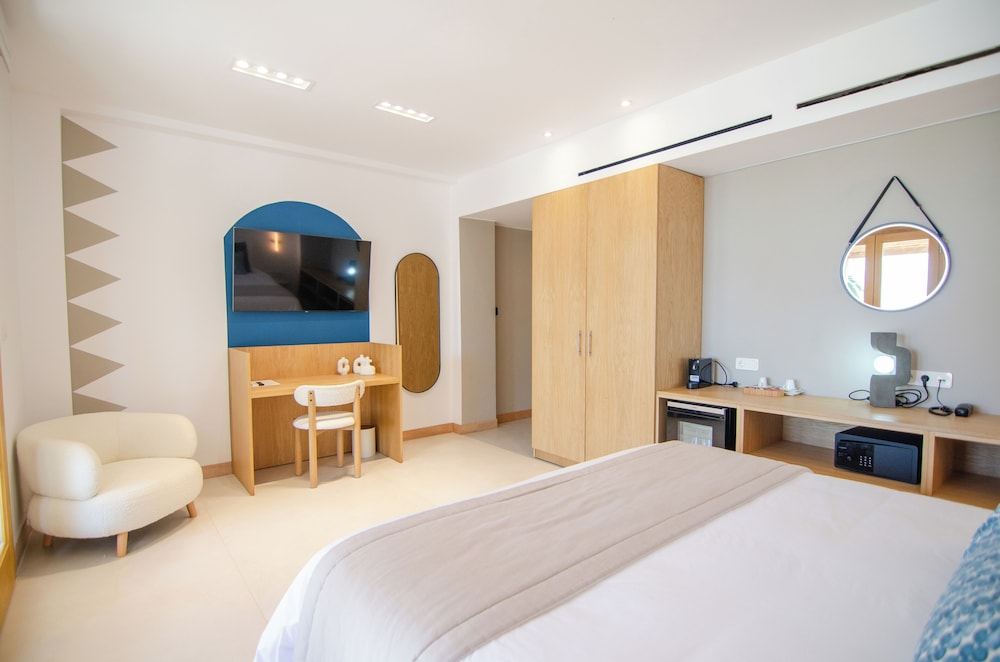 Luxury Suite - Photo 2