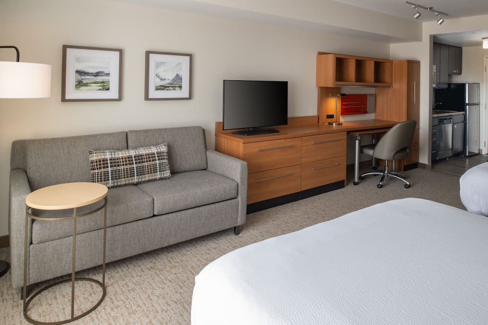 Studio, 1 Queen Bed with Sofa bed (Mobility/Hearing Access, Roll-In Shwr) photo 3