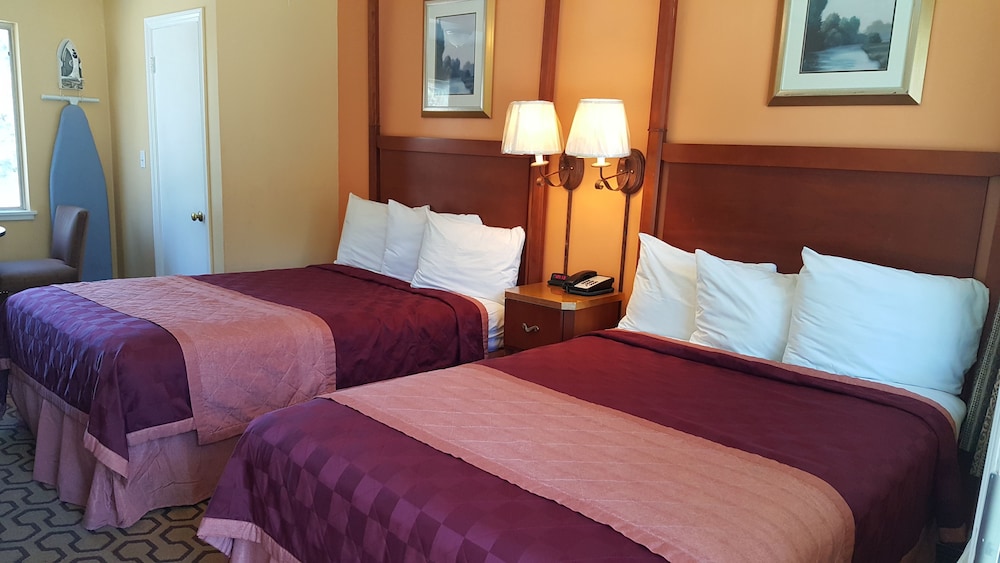 Standard Room, 2 Double Beds, Non Smoking - Photo 1