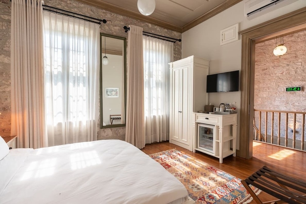 Elia Antique Terrace Deluxe