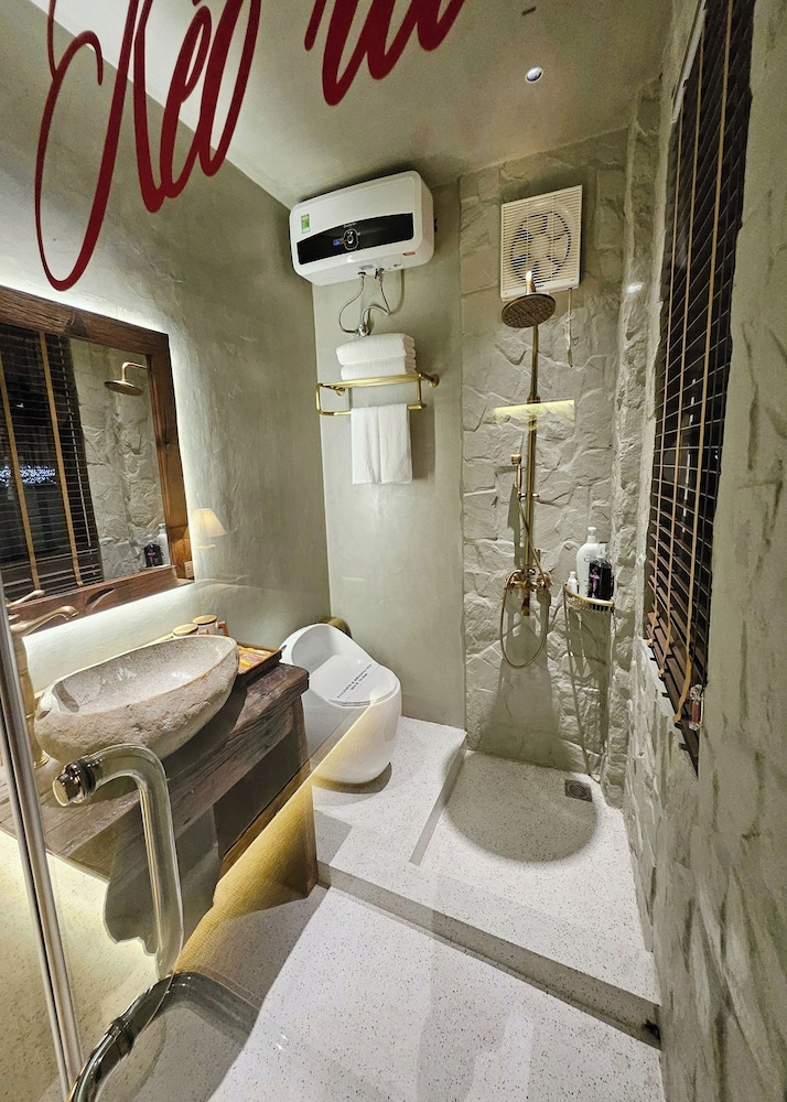 Deluxe Queen Room - Photo 25