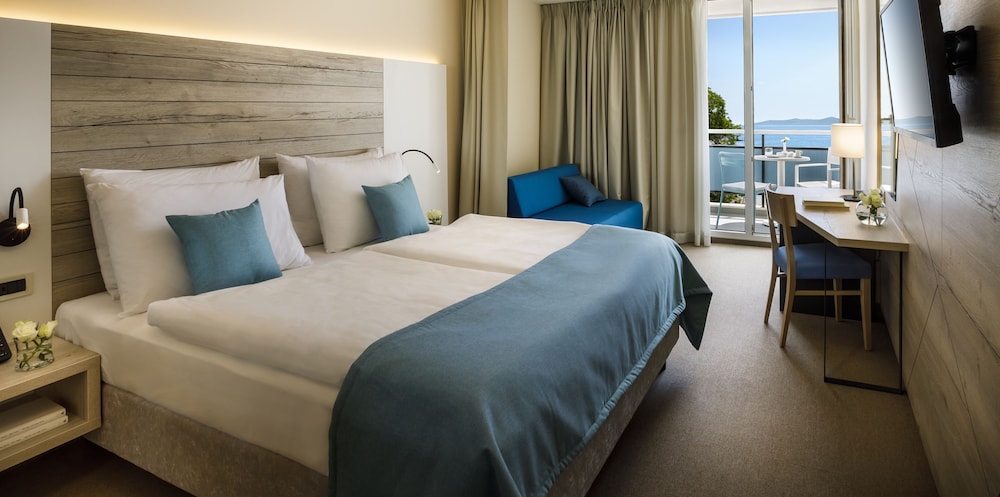 Superior twin room, sea side - Photo 3