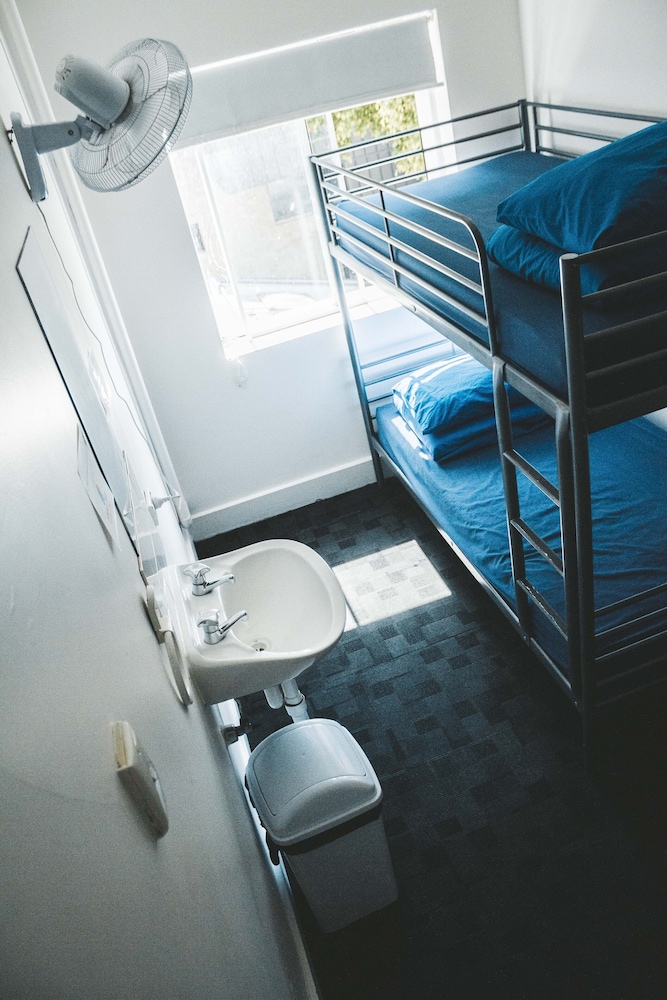 Bed In 11 Bed Female Dormitory Room photo 1