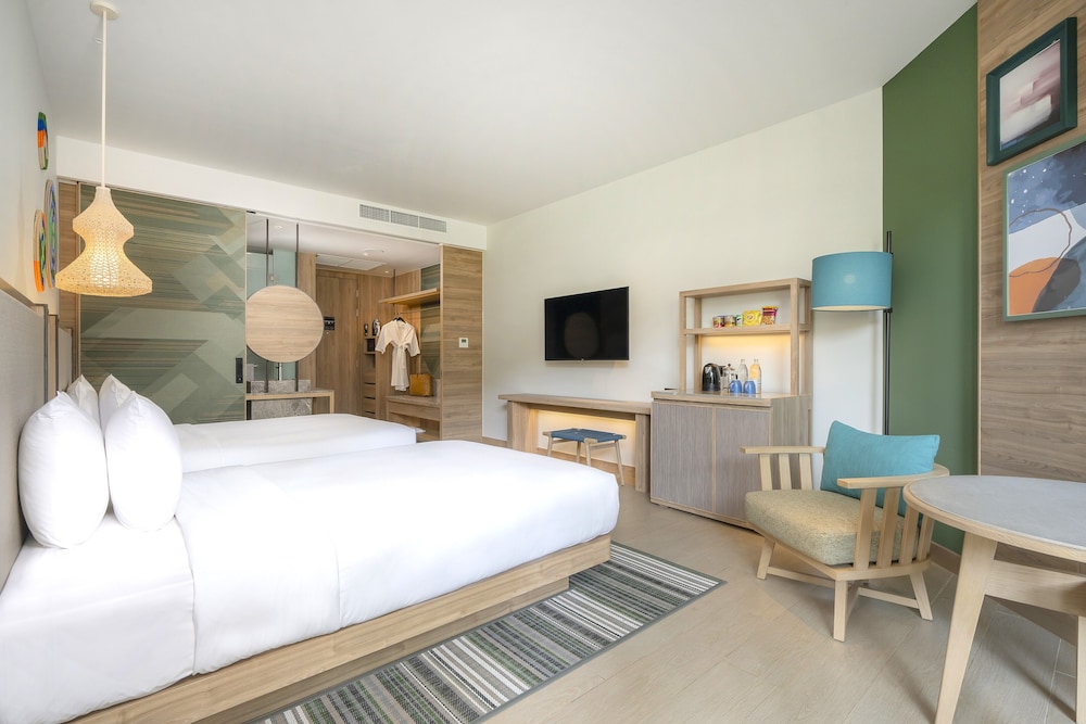 Standard Room, 2 Double Beds (Garden Access) - Photo 9