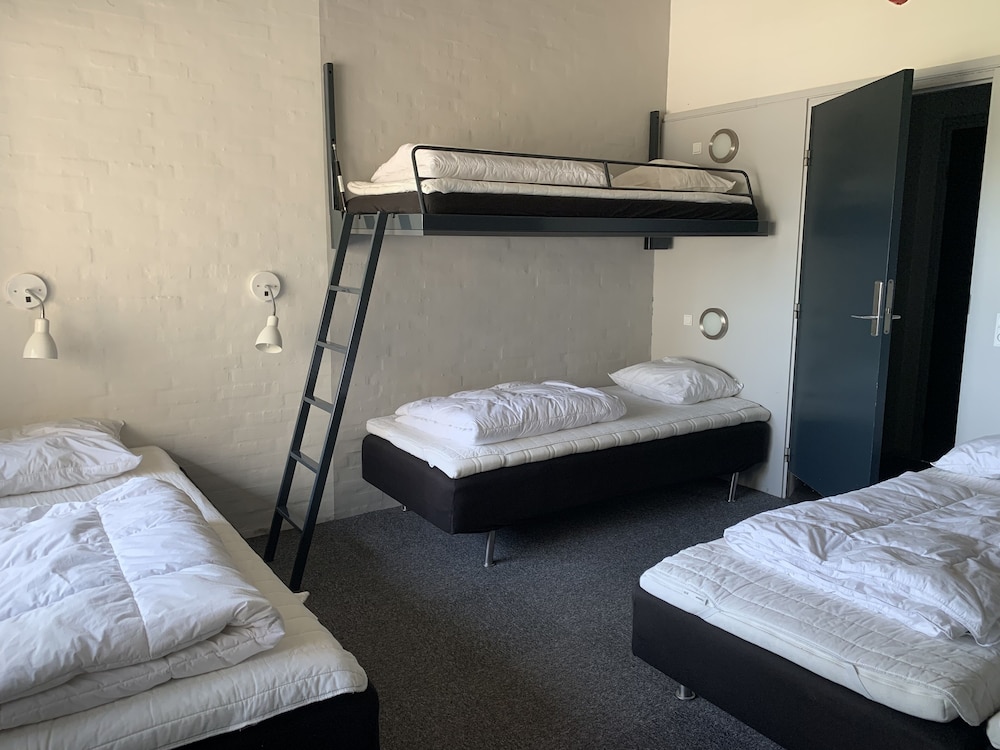 Standard Room (6 person) photo 3
