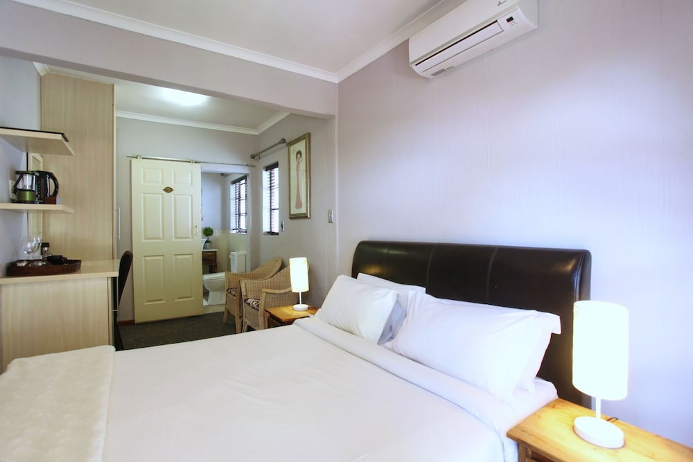 Comfort Double Room, 1 Queen Bed, Pool View photo 2