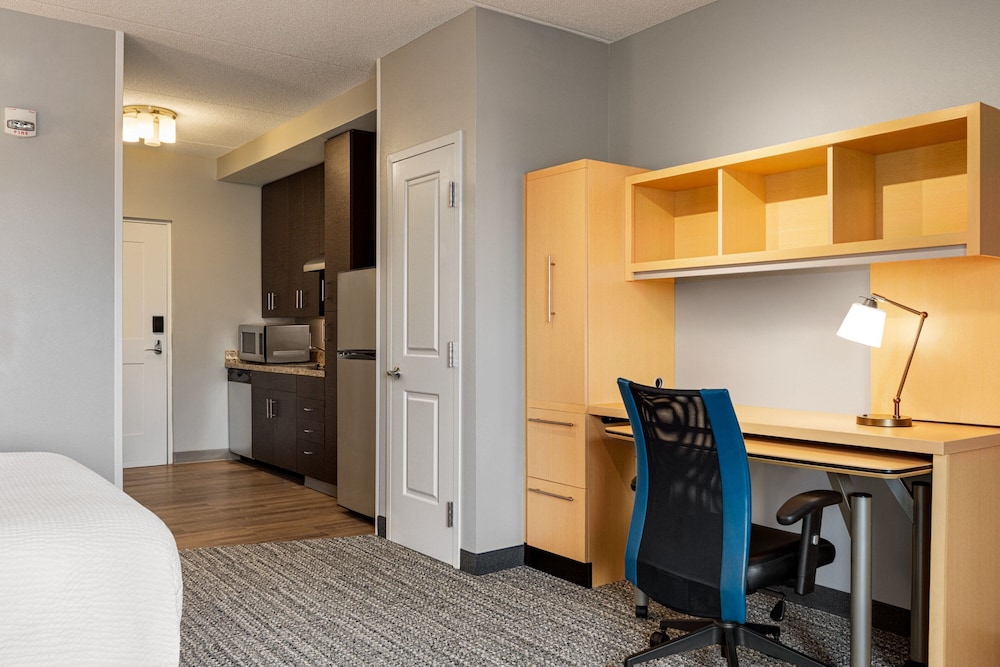 Business Studio, 2 Queen Beds (Hearing Accessible) photo 2