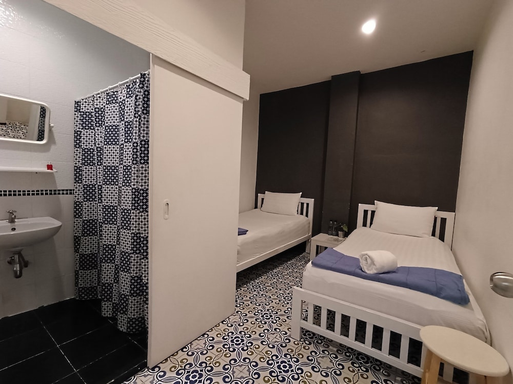 Basic Twin Room - Photo 1