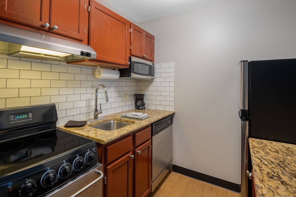 Studio Suite, 1 Queen Bed, Accessible, Non Smoking (Communications) - Photo 4
