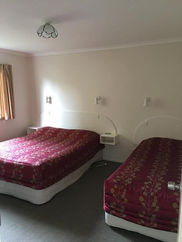 Standard Suite, 2 Bedrooms, Non Smoking, Kitchen photo 2