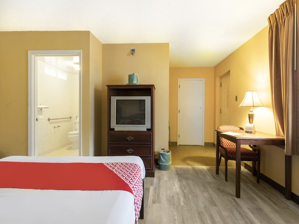 Room, 1 Queen Bed, Accessible, Smoking photo 1
