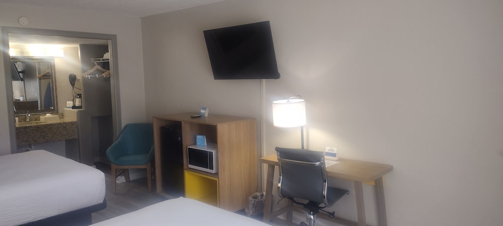 Room, 2 Double Beds, Non Smoking - Photo 3