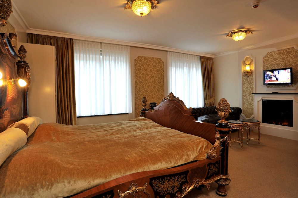 Superior Suite, Multiple Beds (Theme) - Photo 6