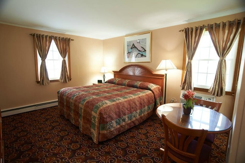 Standard Room, 1 King Bed photo 2