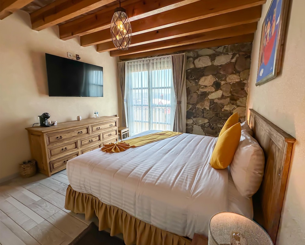 Standard Room, 1 King Bed, Executive Level photo 1