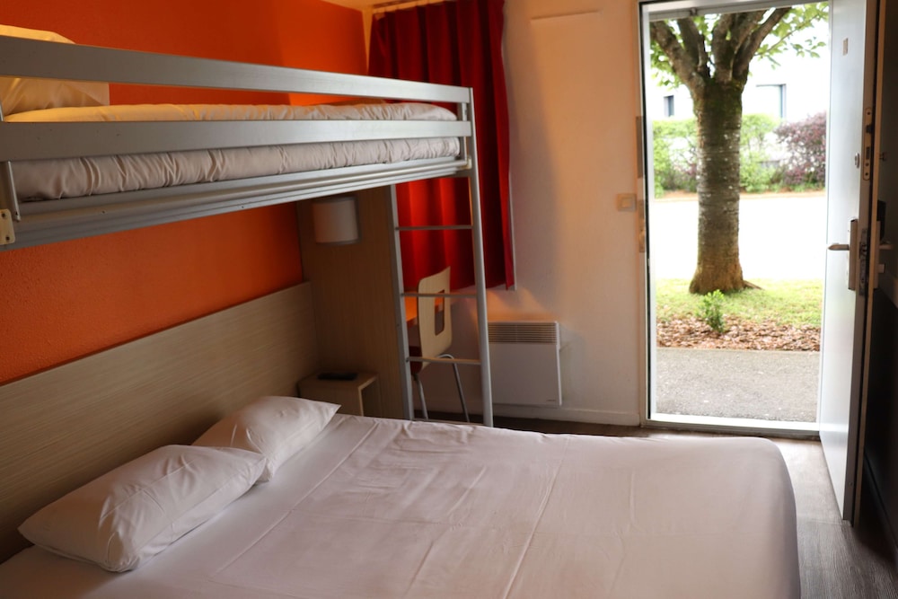 Standard Room, Multiple Beds (1 Double and 1 Single bed) - Photo 9