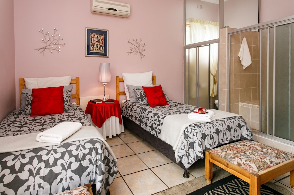 Room 6 photo 1