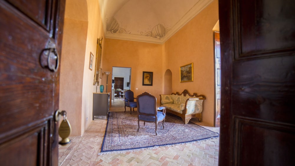 Superior Suite - Photo 3