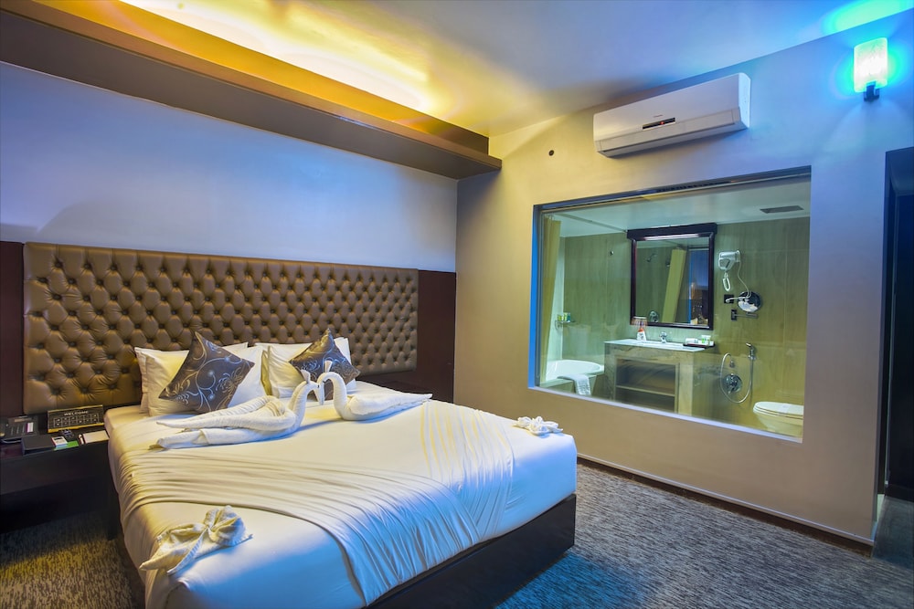 Premier Room, Pool View photo 2