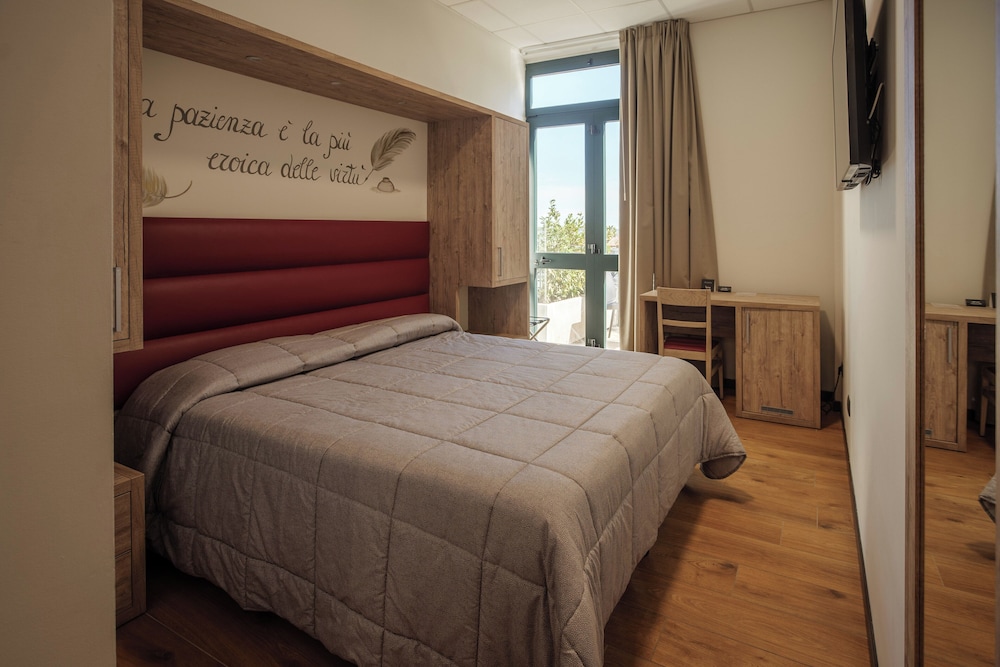 Classic Double or Twin Room photo 1