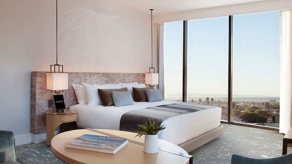 Suite, 1 King Bed (Platinum) - Photo 3