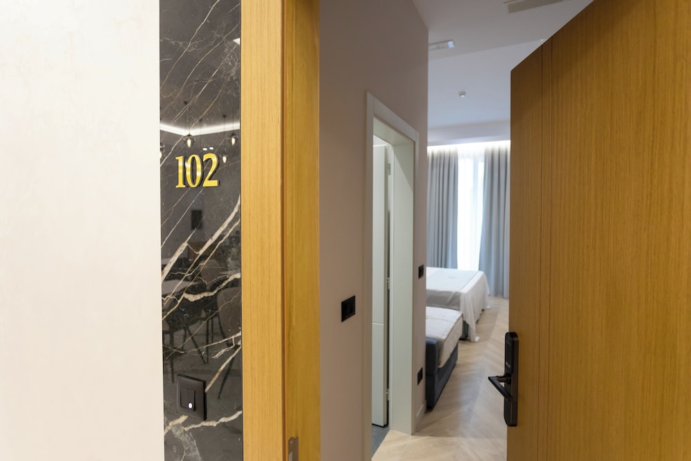 Superior Triple Room, Balcony, City View photo 2