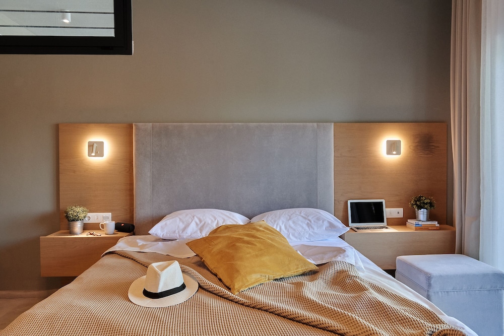 Junior Suite With Side Sea View photo 3