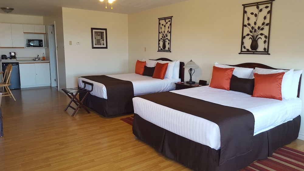 Harmony Suites #10- 2 Queen Beds (Second Floor) photo 2
