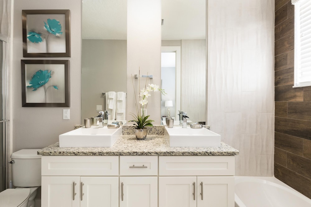 4 BR 4 BA Skjult Perle Min Disney 1804ft, Billede 2