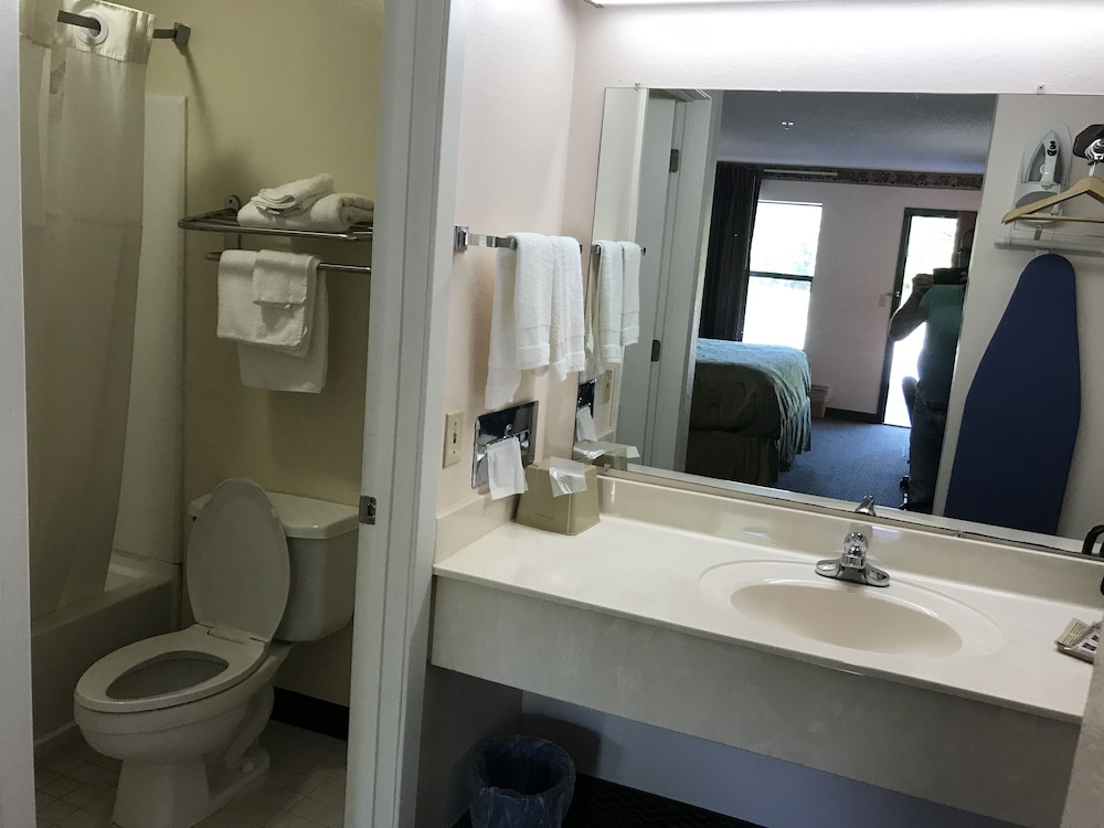 Romantic Room, 1 King Bed, Jetted Tub photo 3