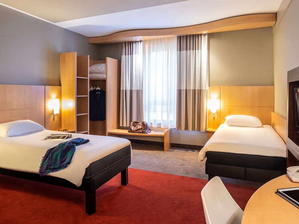 Room, 2 Twin Beds - Photo 5