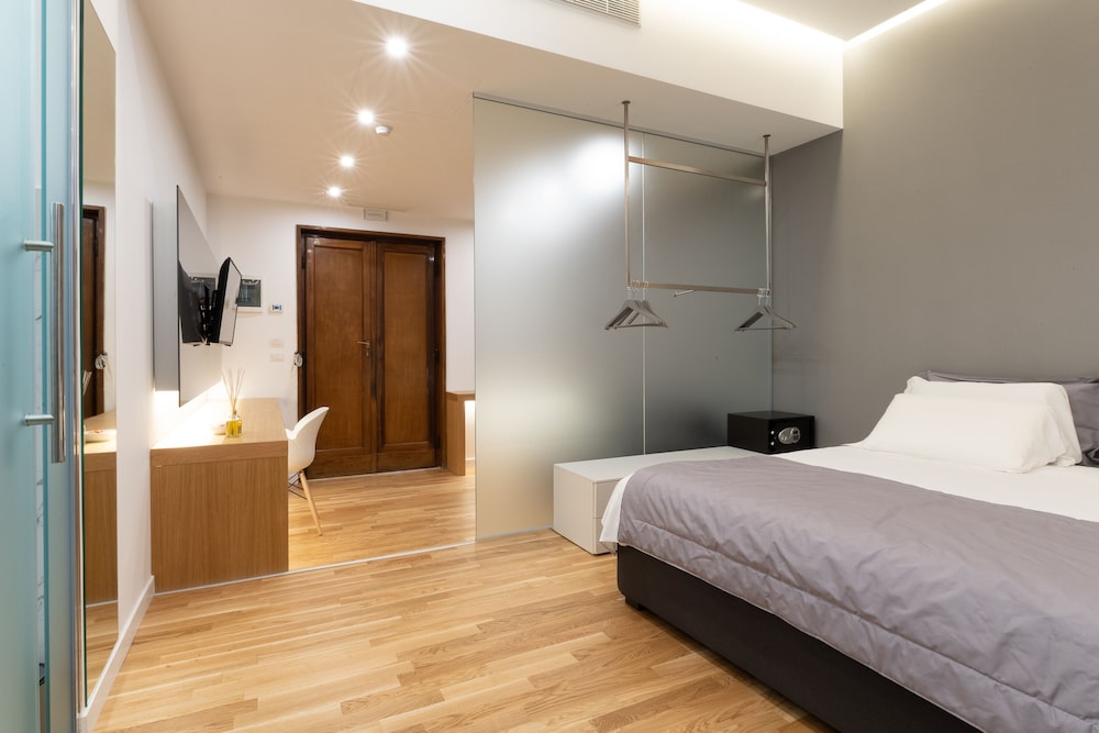Suite, City View