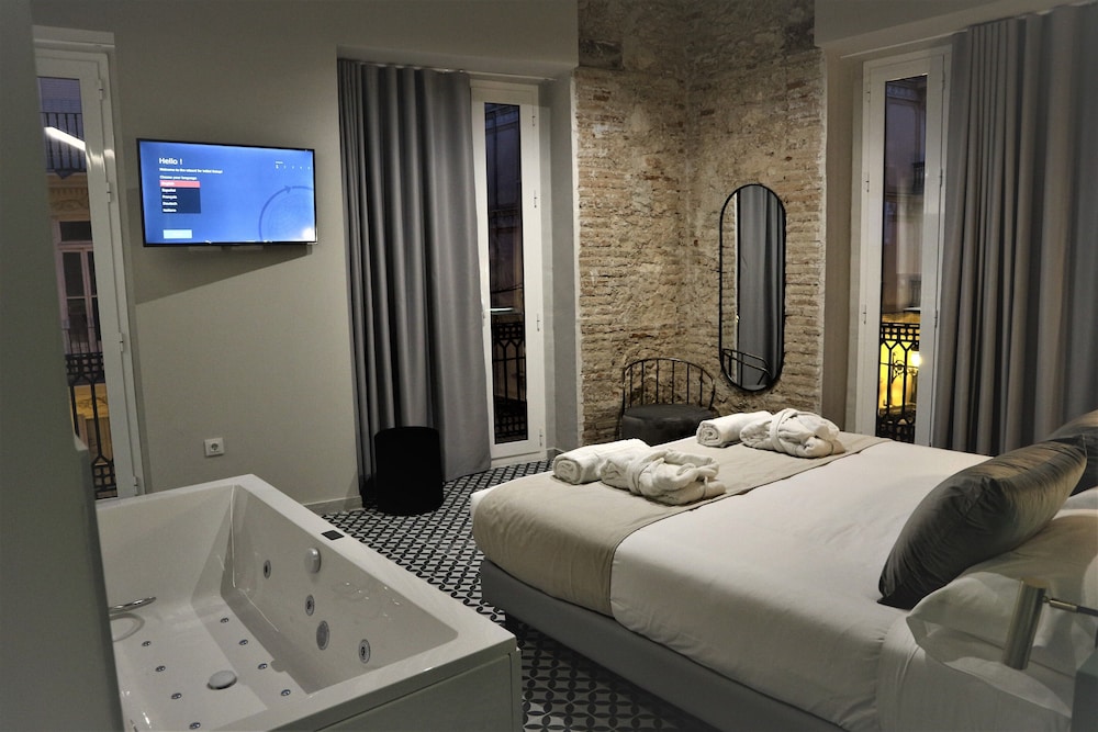 Deluxe Double Room, Hot Tub - Photo 4