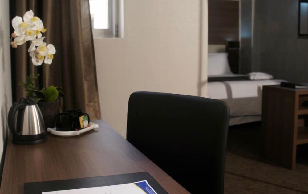Junior Suite, 1 Queen Bed photo 3