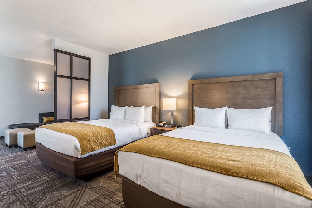 Suite, Multiple Beds, Non Smoking (Upgrade) photo 3