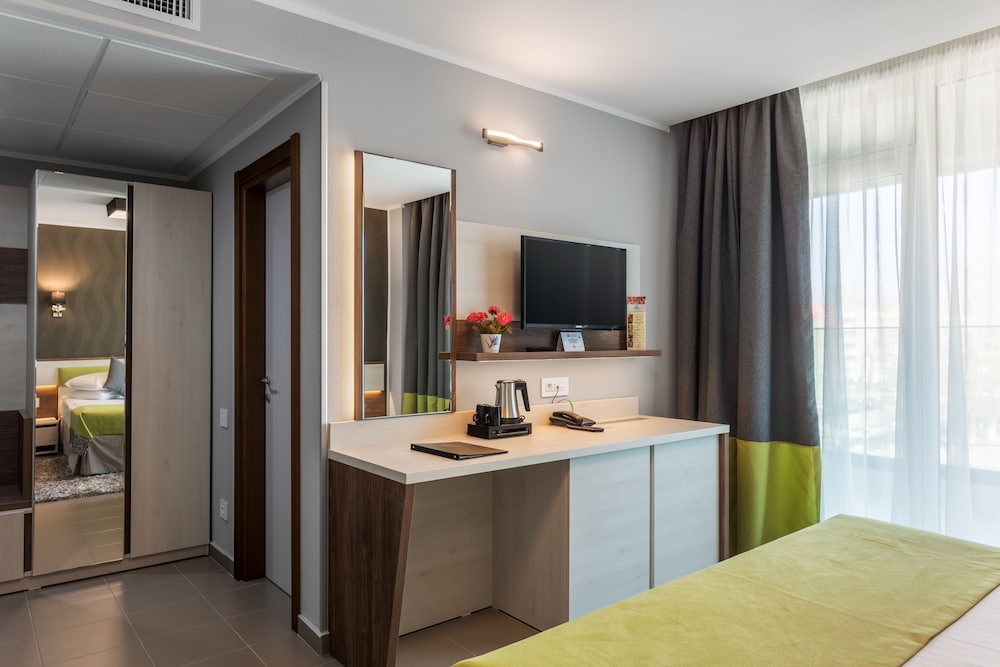 Double or Twin Room, 1 Double Bed, City View photo 1